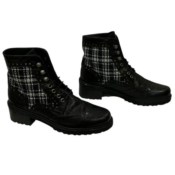 Stuart Weitzman Rare Women’s Brogue Ankle Boots Black Plaid Lace-Up Size 8 - Picture 3 of 12